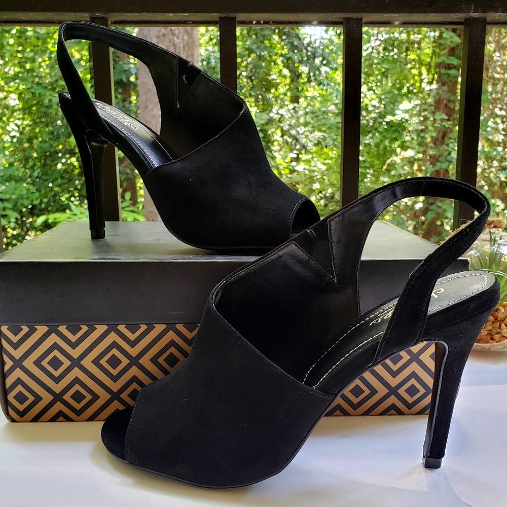 CHARLES by CHARLES DAVID Riot Pumps Slingback in Black Suede Size 6.5 NWT NIB